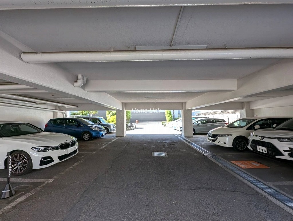クレールあづさわ　駐車場